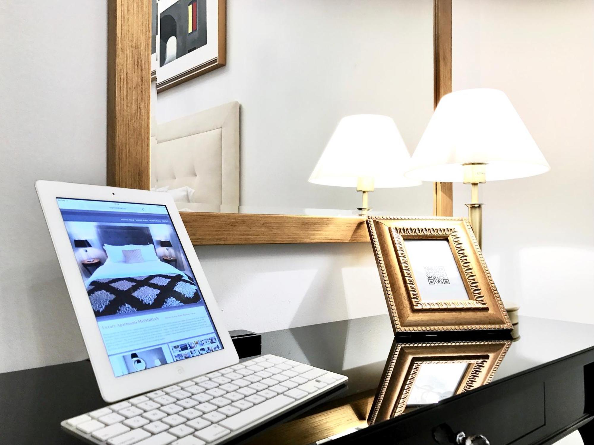 Mondrian Luxury Suites & Apartments Market Square IV Warschau Zimmer foto